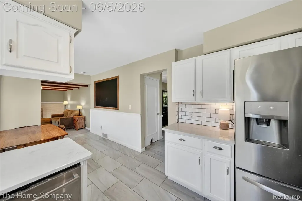 31302 Saratoga Avenue Warren City MI 48093
