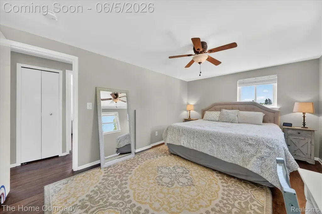 31302 Saratoga Avenue Warren City MI 48093