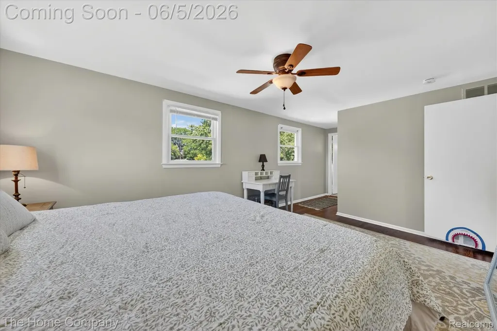 31302 Saratoga Avenue Warren City MI 48093