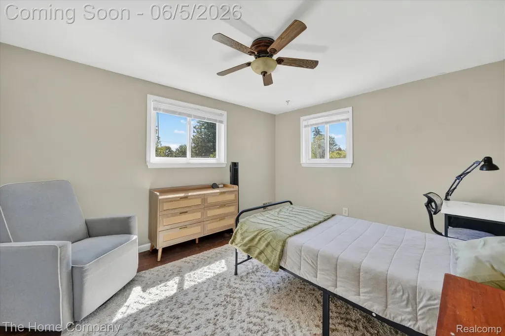 31302 Saratoga Avenue Warren City MI 48093