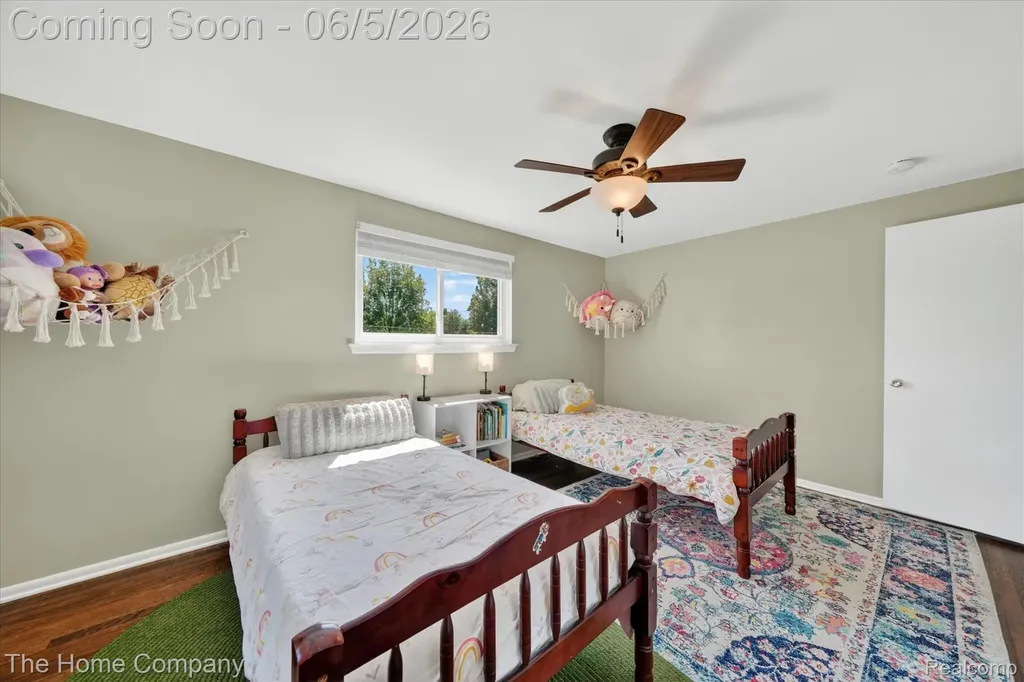 31302 Saratoga Avenue Warren City MI 48093