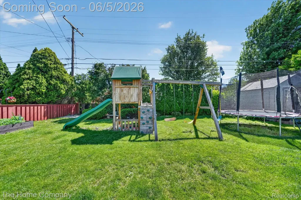 31302 Saratoga Avenue Warren City MI 48093