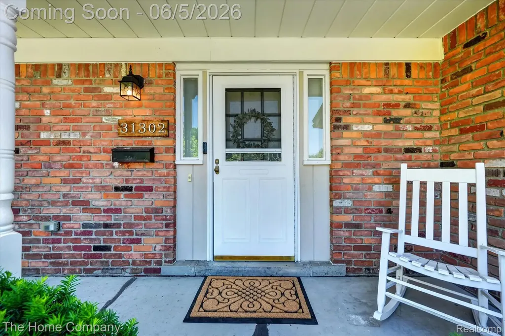 31302 Saratoga Avenue Warren City MI 48093