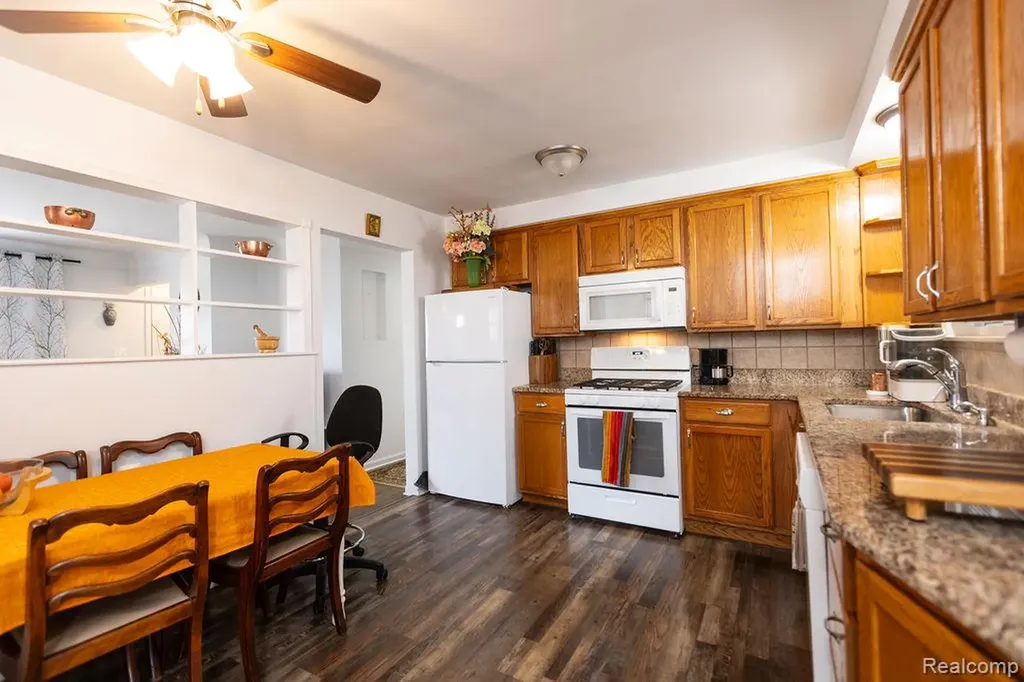 24636 Almond Avenue Eastpointe City MI 48021