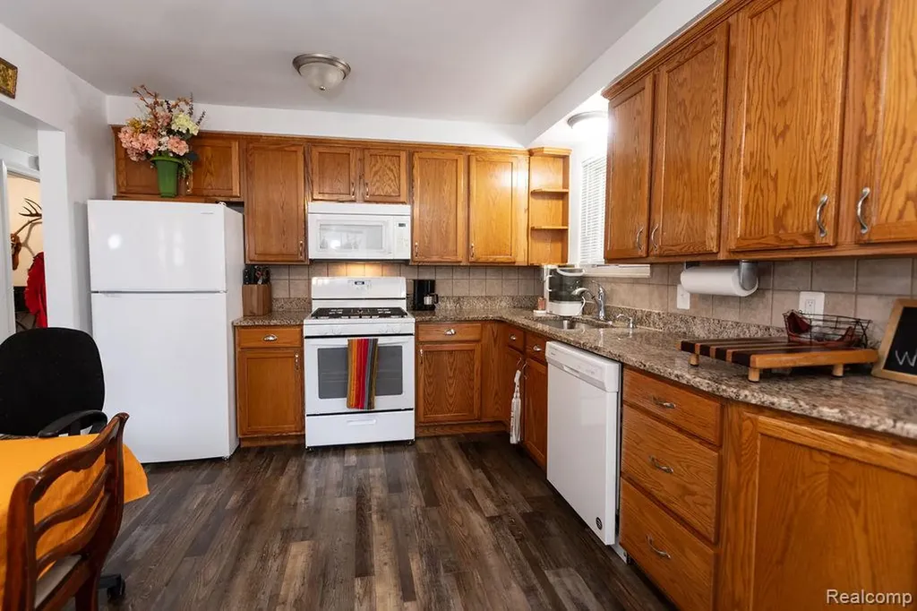24636 Almond Avenue Eastpointe City MI 48021