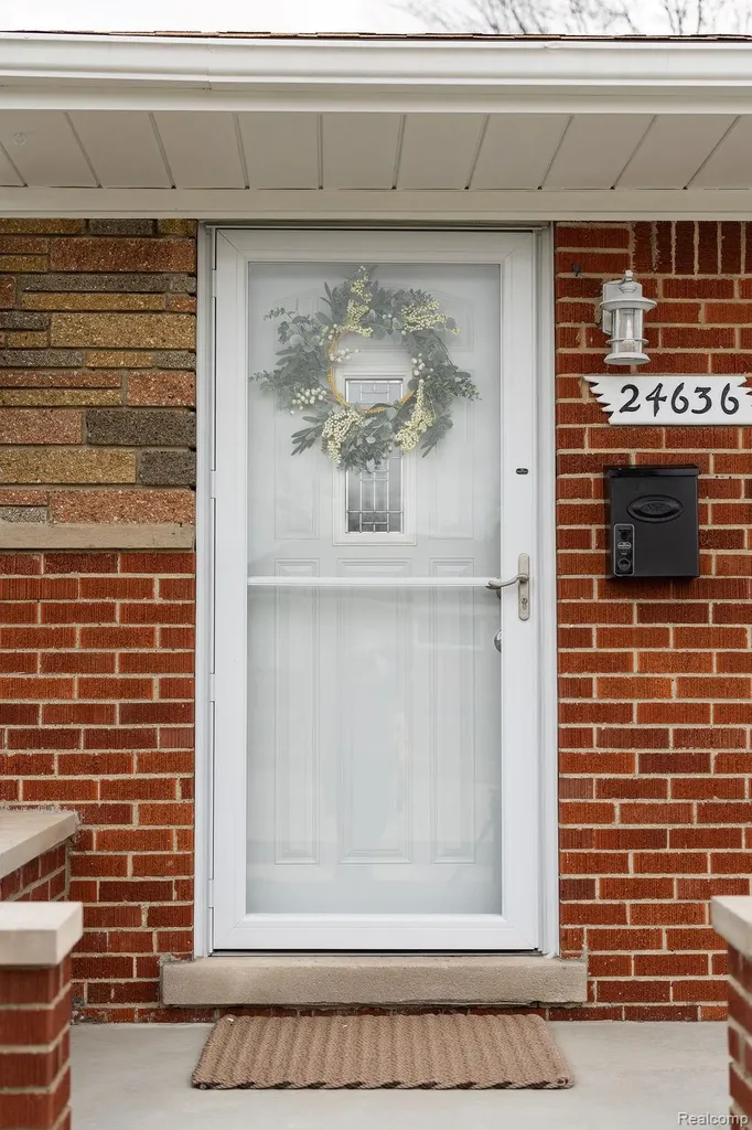 24636 Almond Avenue Eastpointe City MI 48021