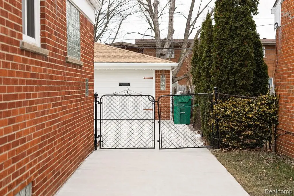 24636 Almond Avenue Eastpointe City MI 48021