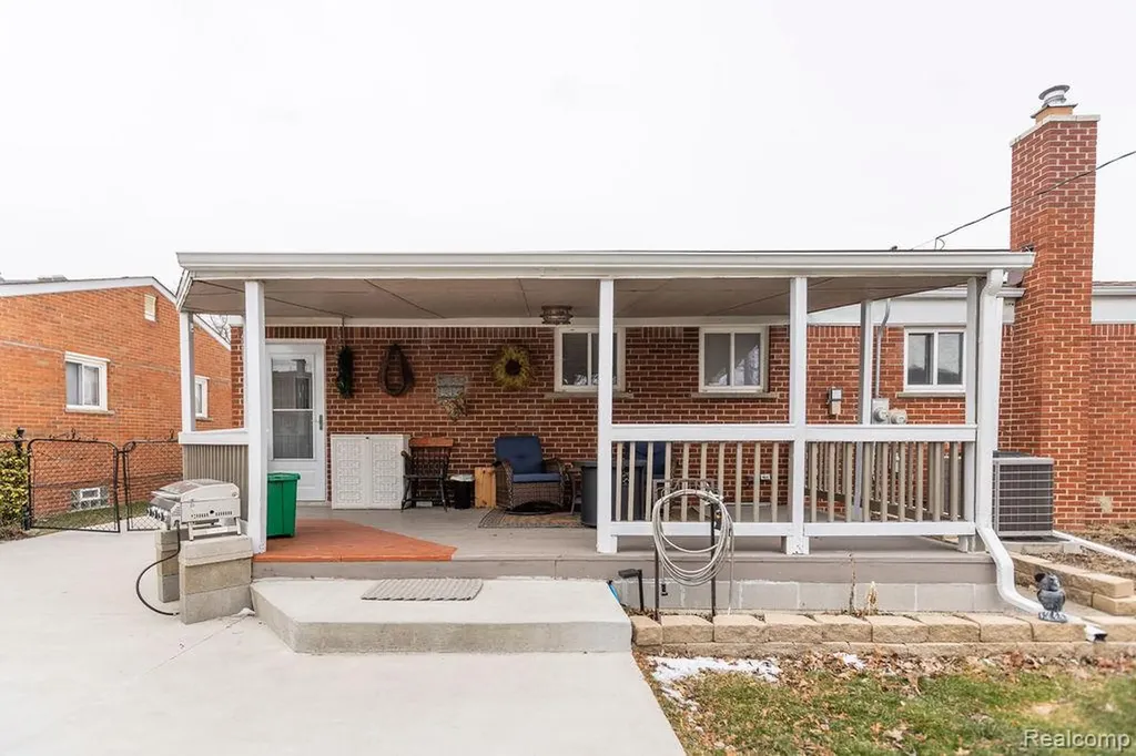 24636 Almond Avenue Eastpointe City MI 48021