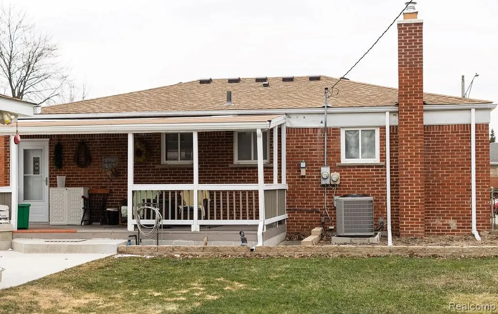 24636 Almond Avenue Eastpointe City MI 48021