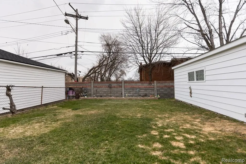 24636 Almond Avenue Eastpointe City MI 48021