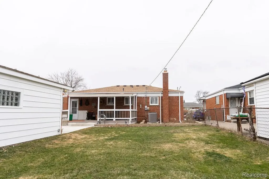 24636 Almond Avenue Eastpointe City MI 48021