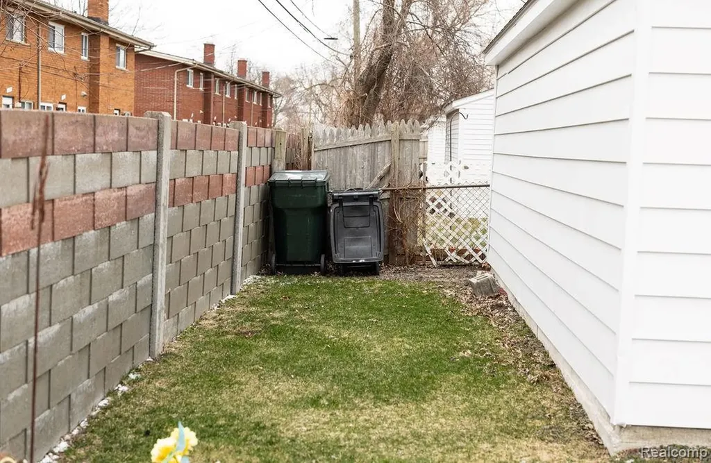 24636 Almond Avenue Eastpointe City MI 48021