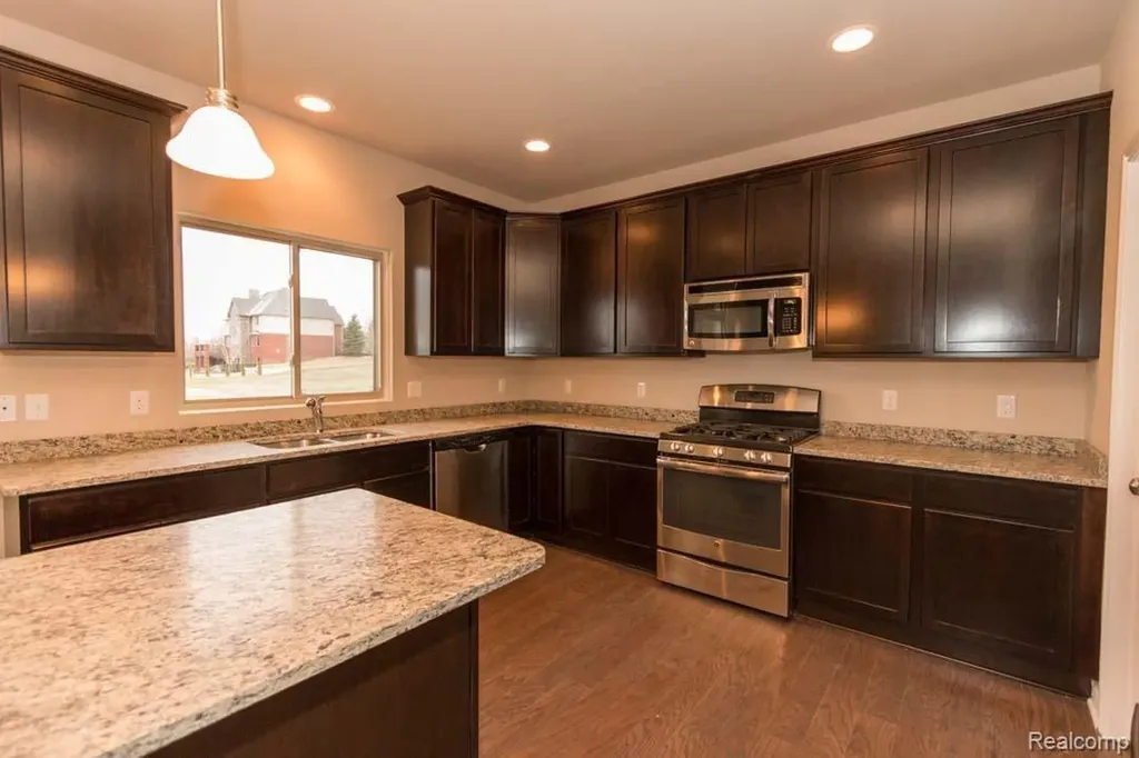 2755 W. Wattles Road Troy City MI 48098