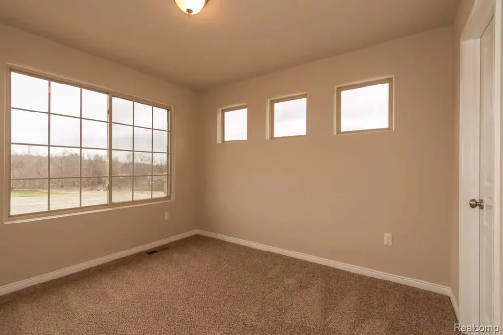 2755 W. Wattles Road Troy City MI 48098