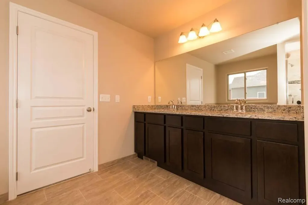 2755 W. Wattles Road Troy City MI 48098
