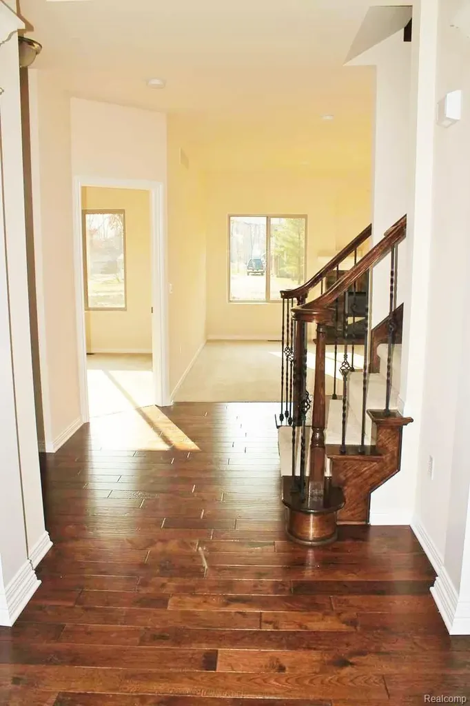 2755 W. Wattles Road Troy City MI 48098
