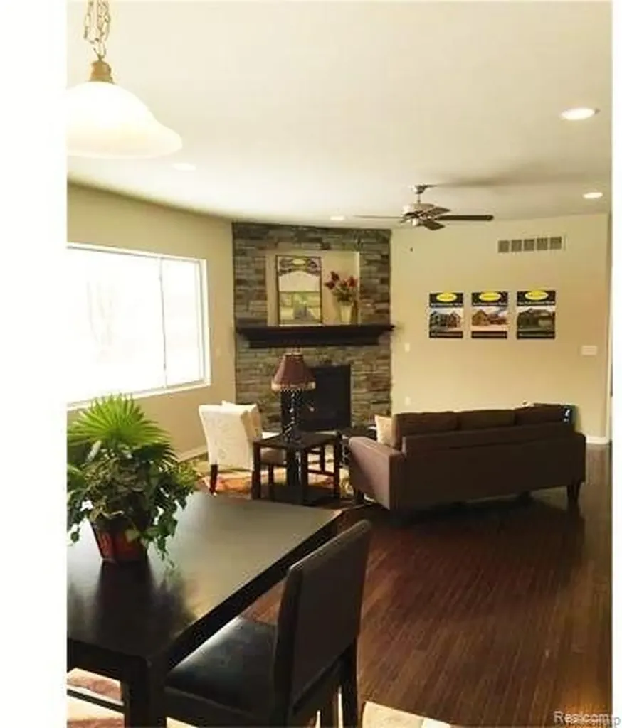 2755 W. Wattles Road Troy City MI 48098