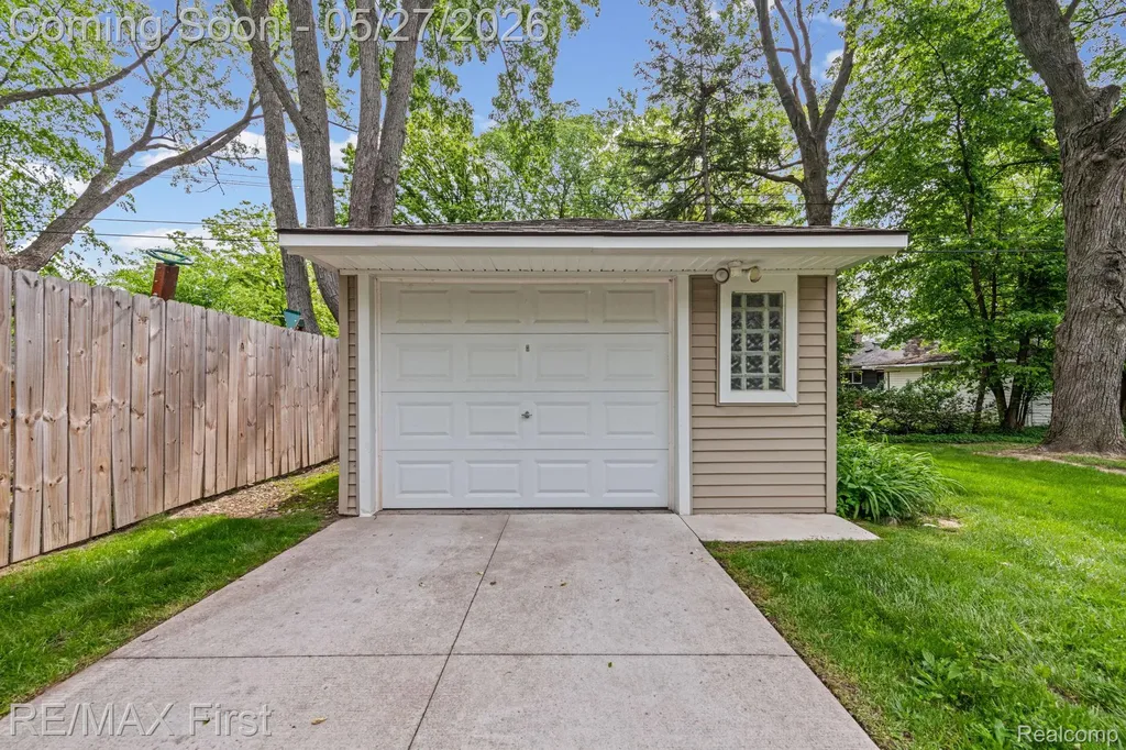 27726 Lexington Parkway Southfield City MI 48076