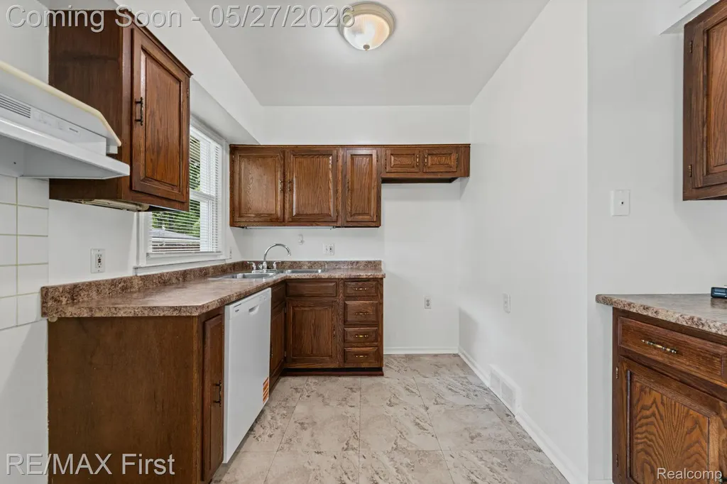 27726 Lexington Parkway Southfield City MI 48076