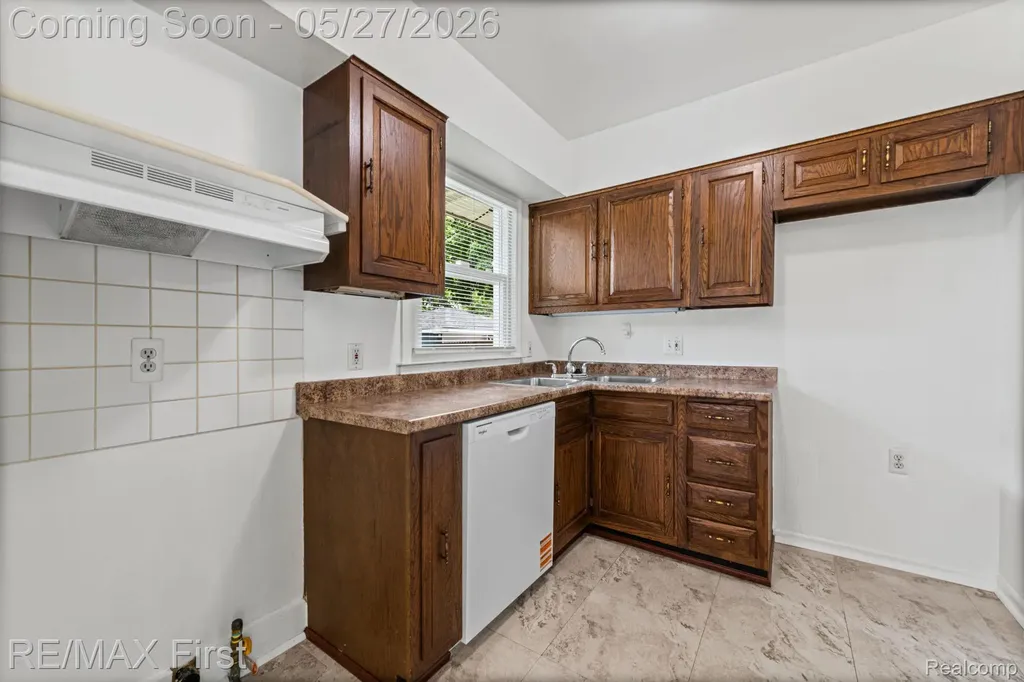 27726 Lexington Parkway Southfield City MI 48076