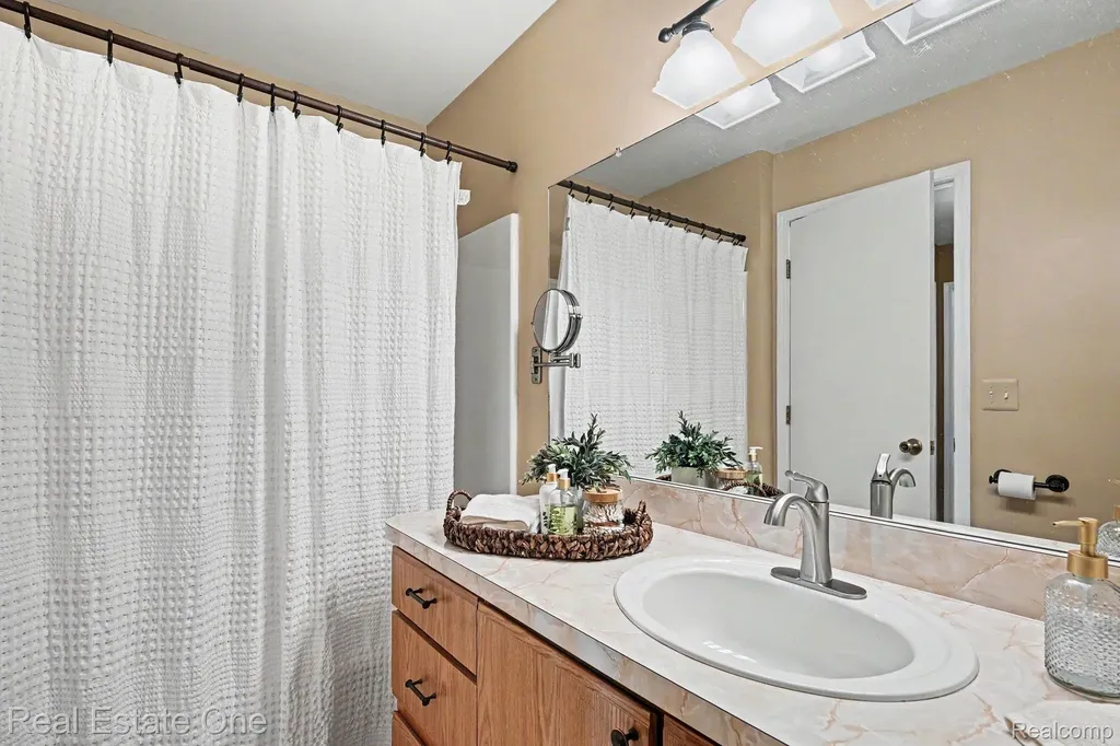50514 Bay Run N Chesterfield Township MI 48047