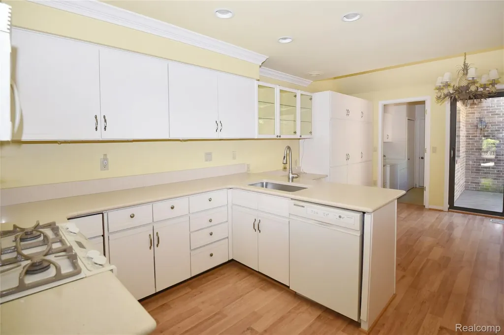 23830 Overlook Circle Bingham Farms Village MI 48025