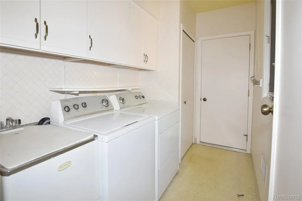 23830 Overlook Circle Bingham Farms Village MI 48025