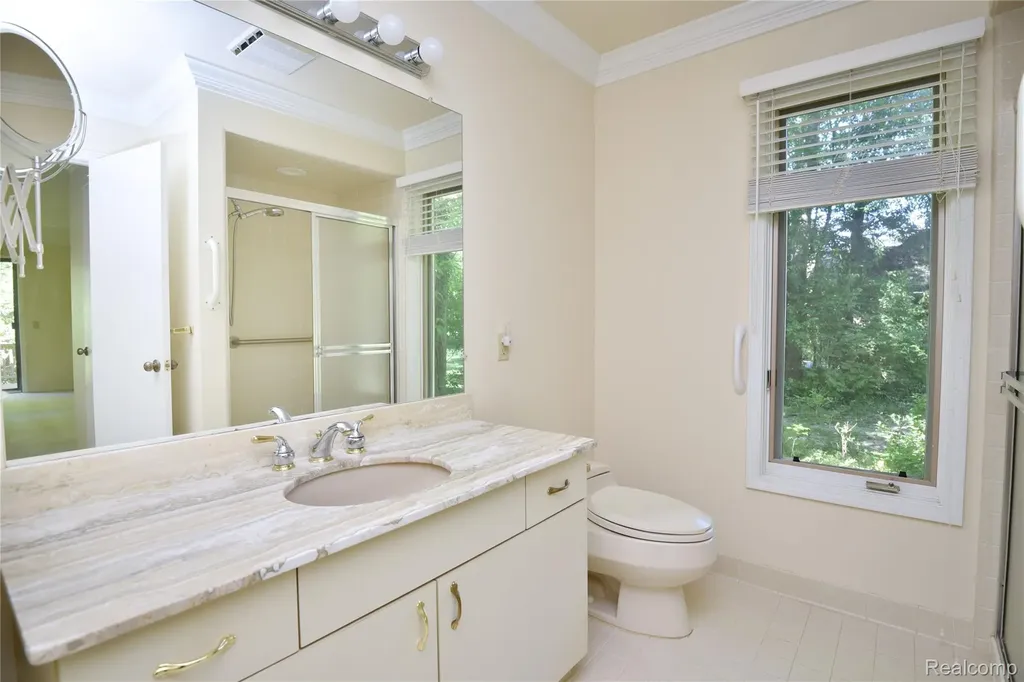 23830 Overlook Circle Bingham Farms Village MI 48025