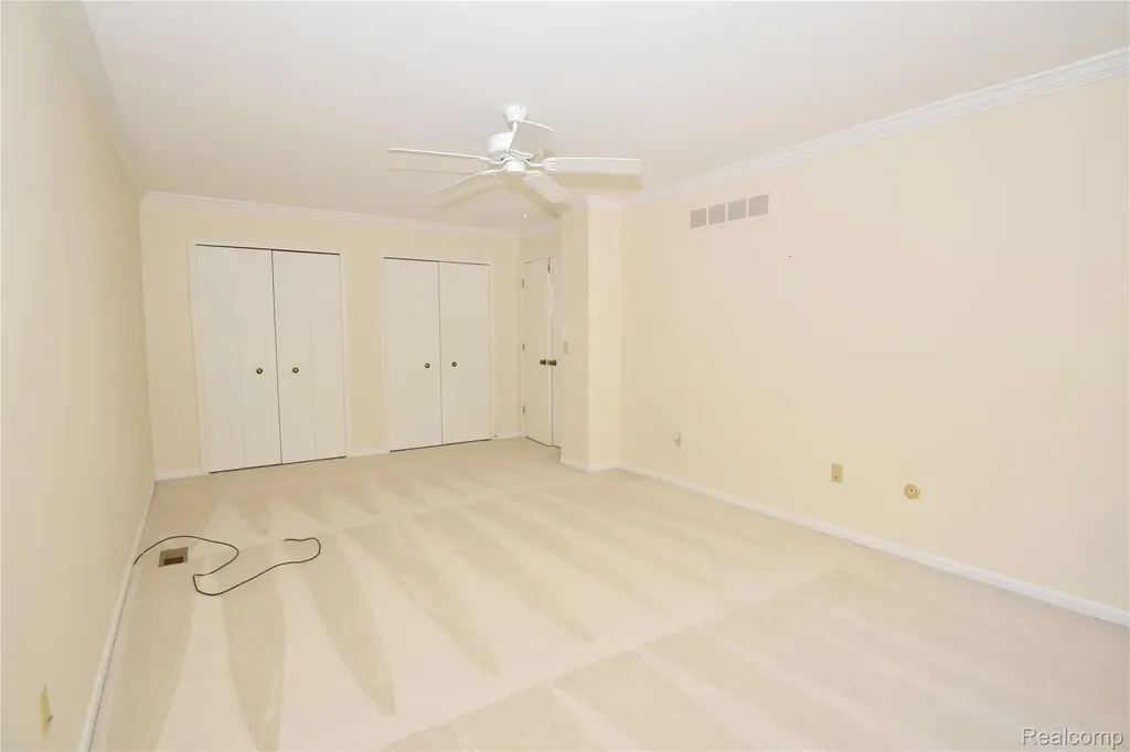 23830 Overlook Circle Bingham Farms Village MI 48025
