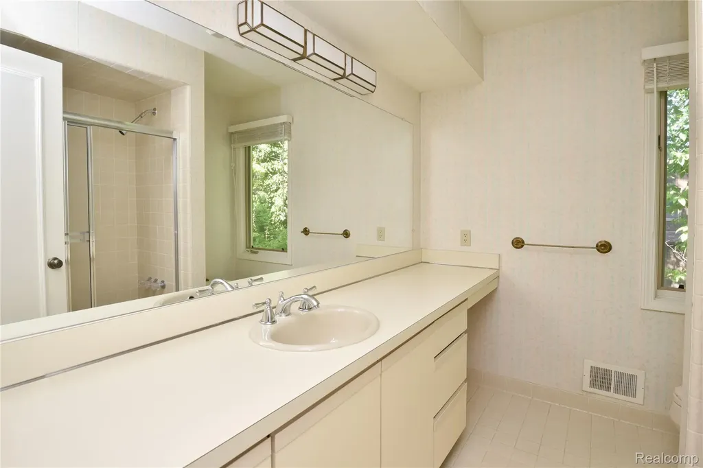 23830 Overlook Circle Bingham Farms Village MI 48025