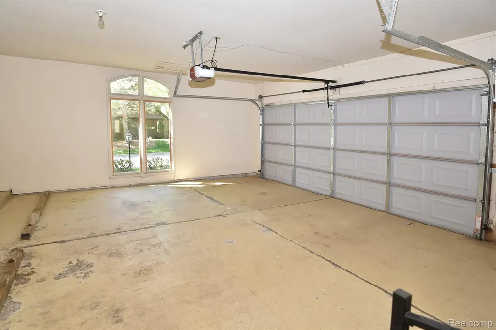 23830 Overlook Circle Bingham Farms Village MI 48025