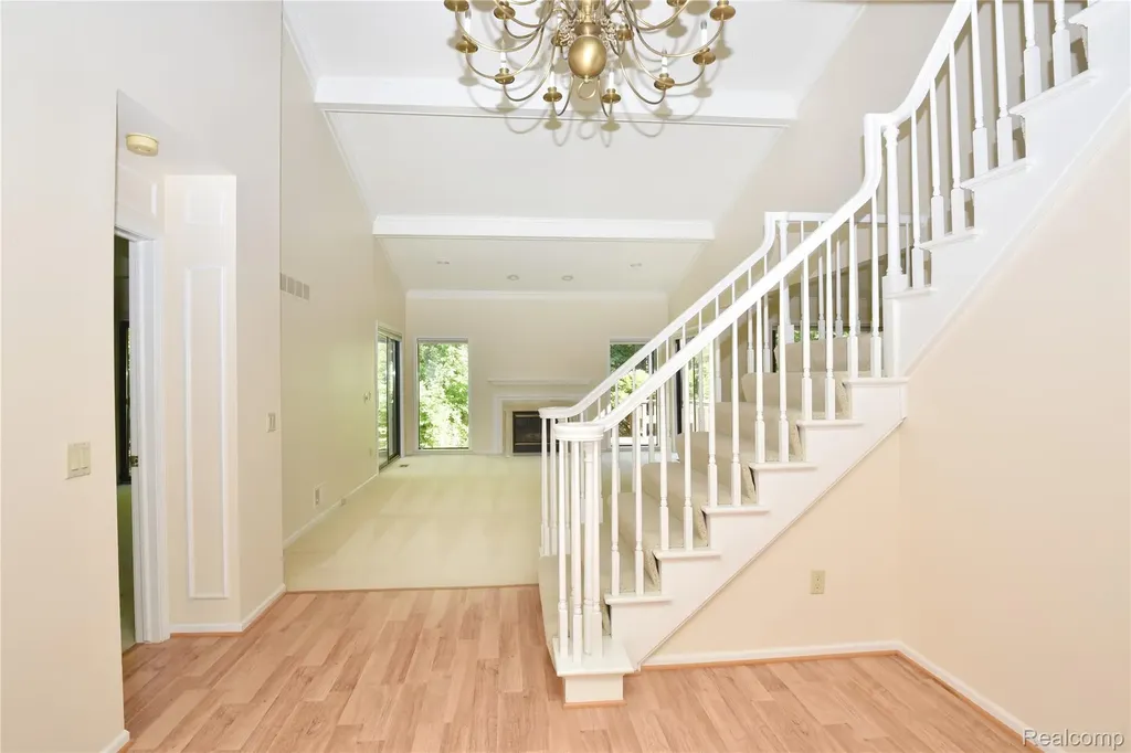 23830 Overlook Circle Bingham Farms Village MI 48025