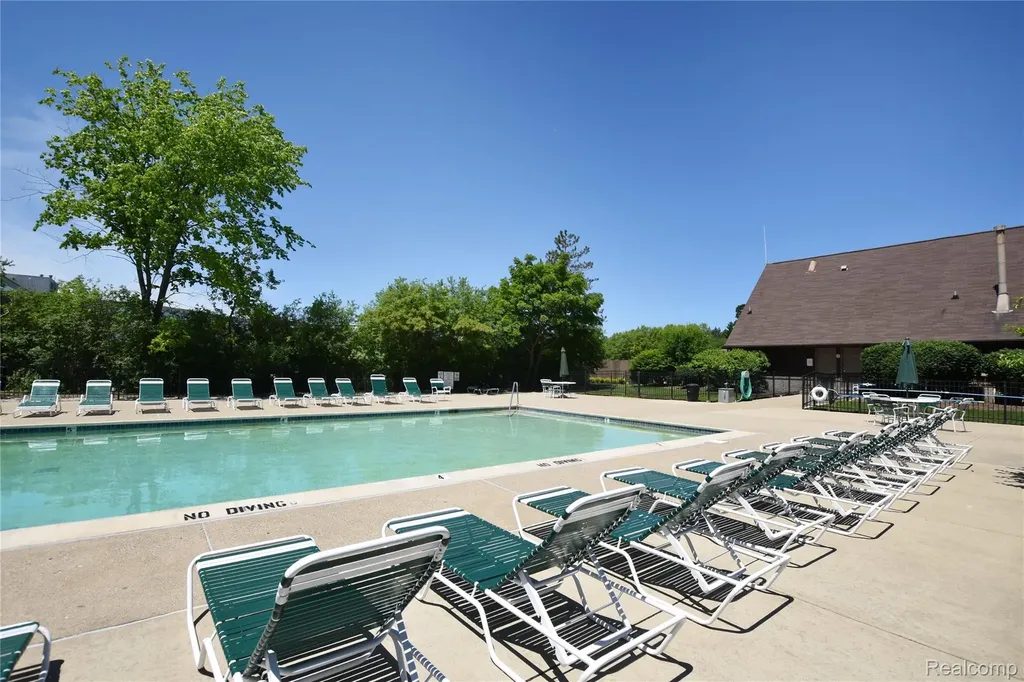 23830 Overlook Circle Bingham Farms Village MI 48025