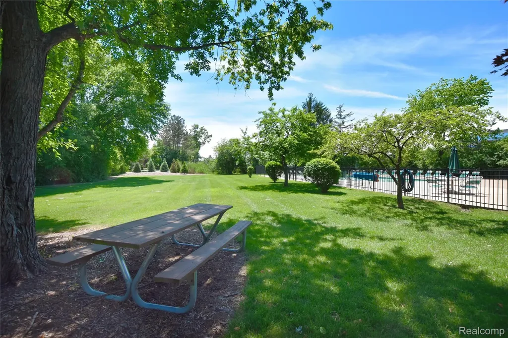 23830 Overlook Circle Bingham Farms Village MI 48025