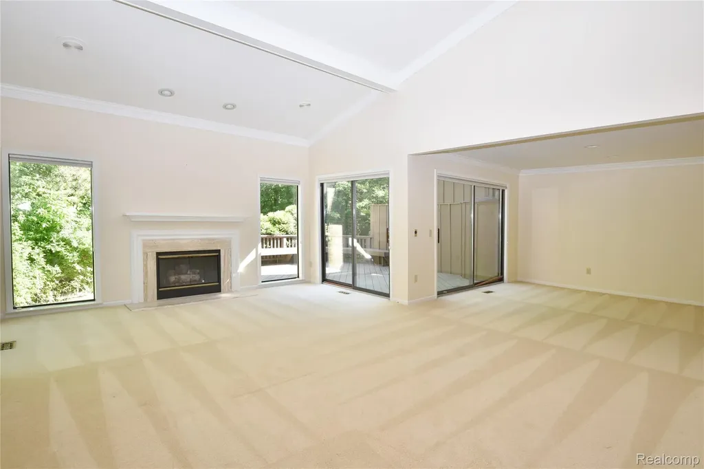 23830 Overlook Circle Bingham Farms Village MI 48025