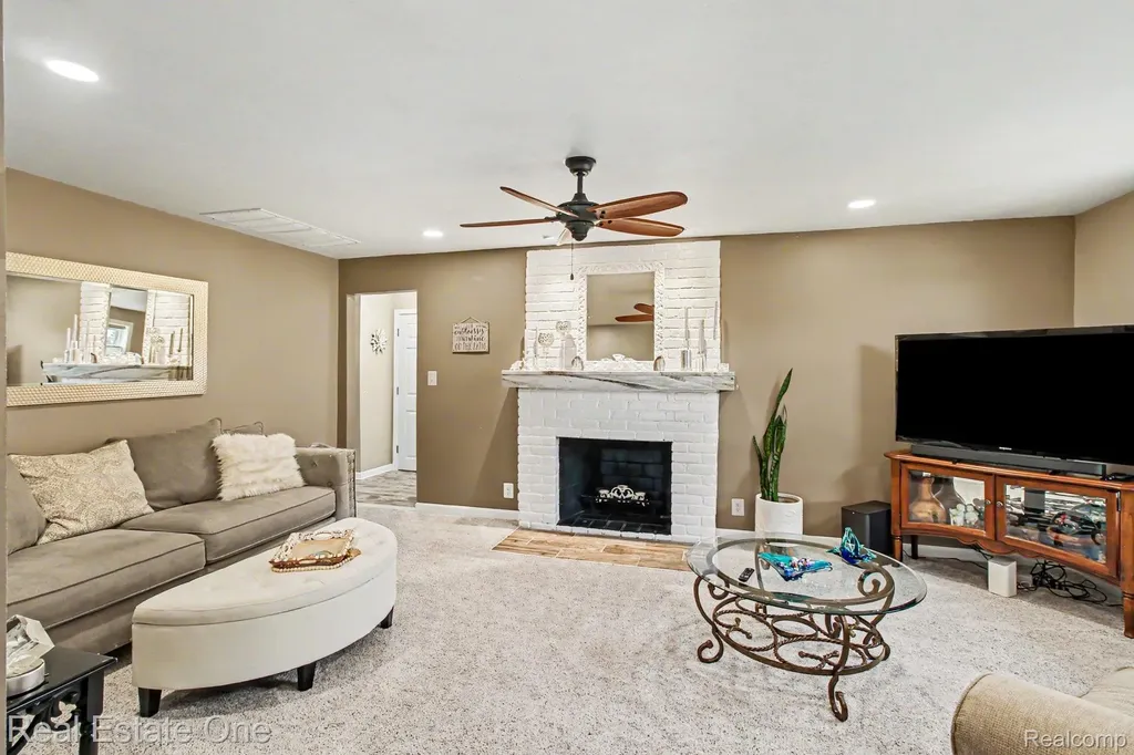 2200 Davista Drive Highland Charter Township MI 48356