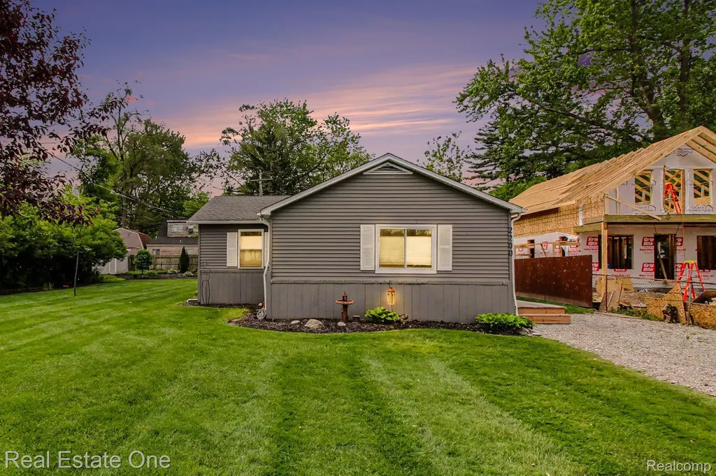 2200 Davista Drive Highland Charter Township MI 48356