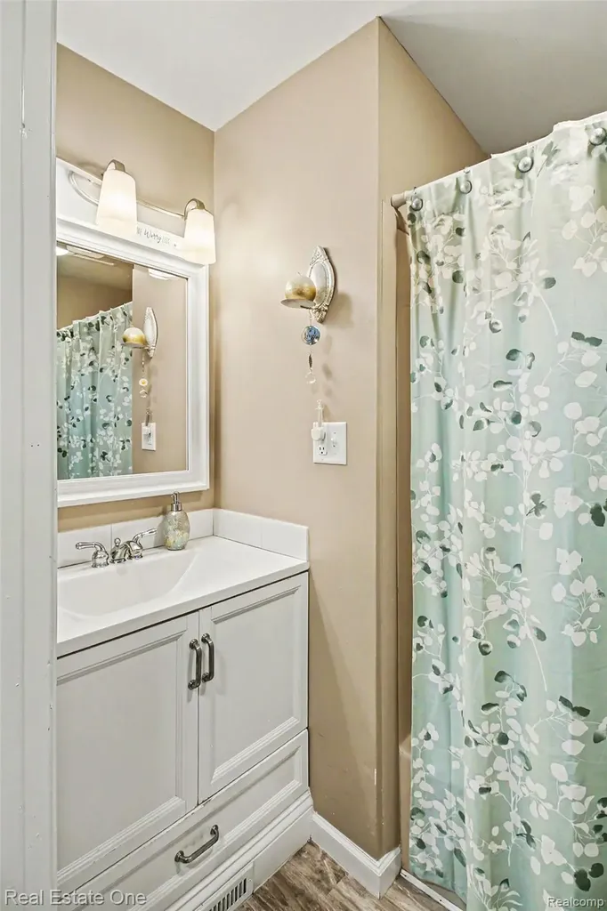 2200 Davista Drive Highland Charter Township MI 48356
