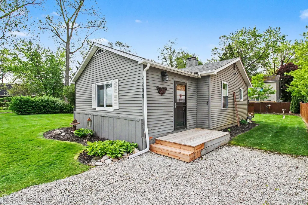 2200 Davista Drive Highland Charter Township MI 48356