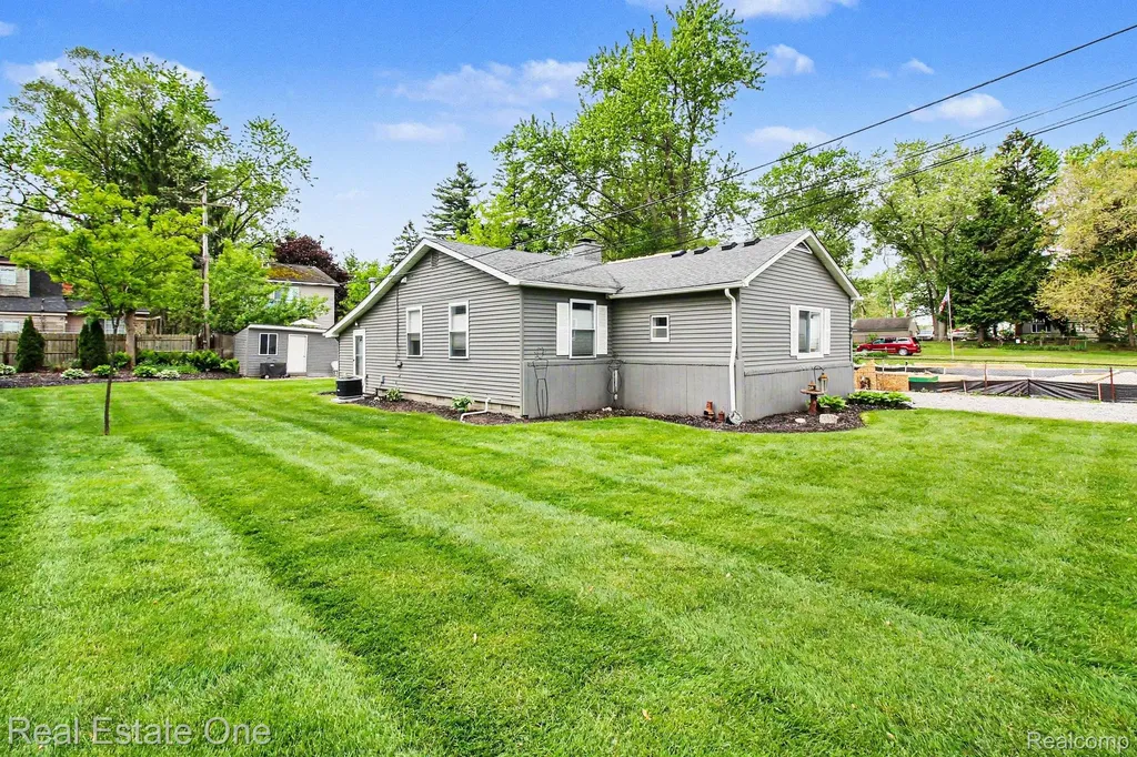 2200 Davista Drive Highland Charter Township MI 48356