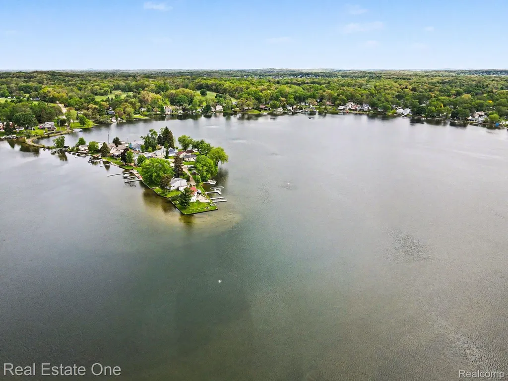 2200 Davista Drive Highland Charter Township MI 48356