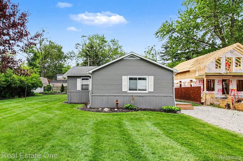 2200 Davista Drive Highland Charter Township MI 48356