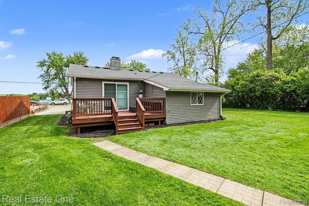 2200 Davista Drive Highland Charter Township MI 48356