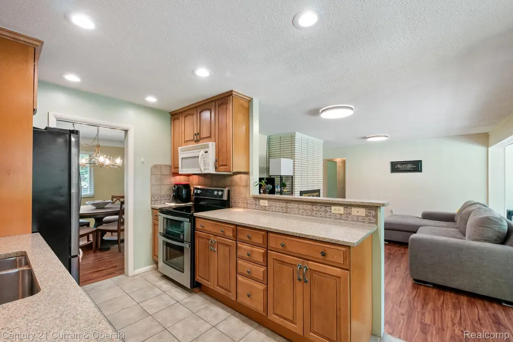 36634 W Lyman Road Farmington Hills City MI 48331