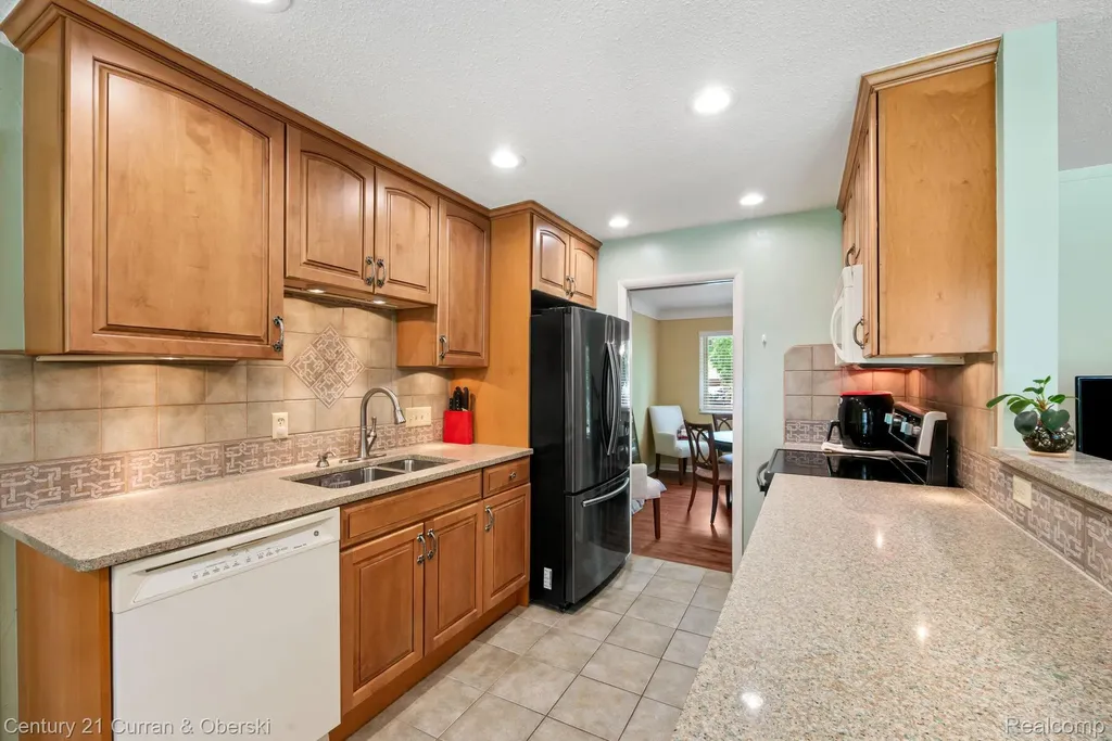 36634 W Lyman Road Farmington Hills City MI 48331