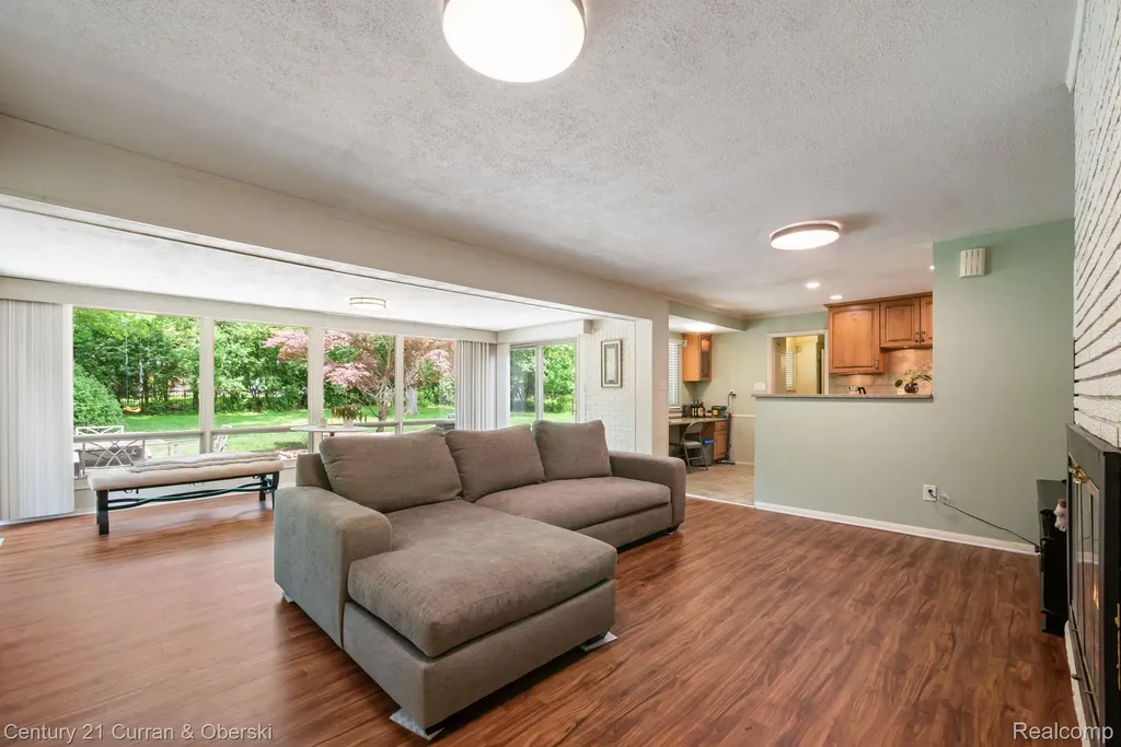 36634 W Lyman Road Farmington Hills City MI 48331