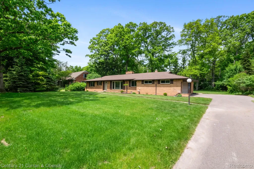 36634 W Lyman Road Farmington Hills City MI 48331