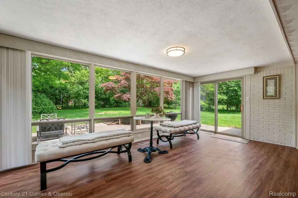 36634 W Lyman Road Farmington Hills City MI 48331