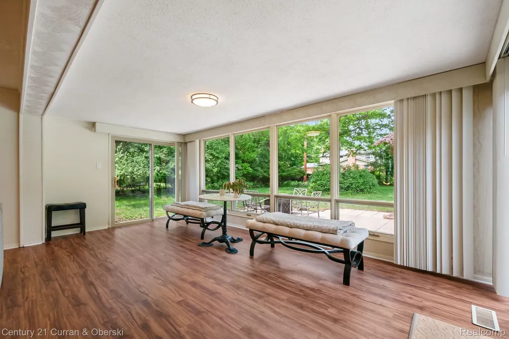 36634 W Lyman Road Farmington Hills City MI 48331