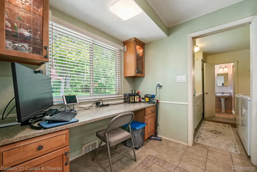 36634 W Lyman Road Farmington Hills City MI 48331